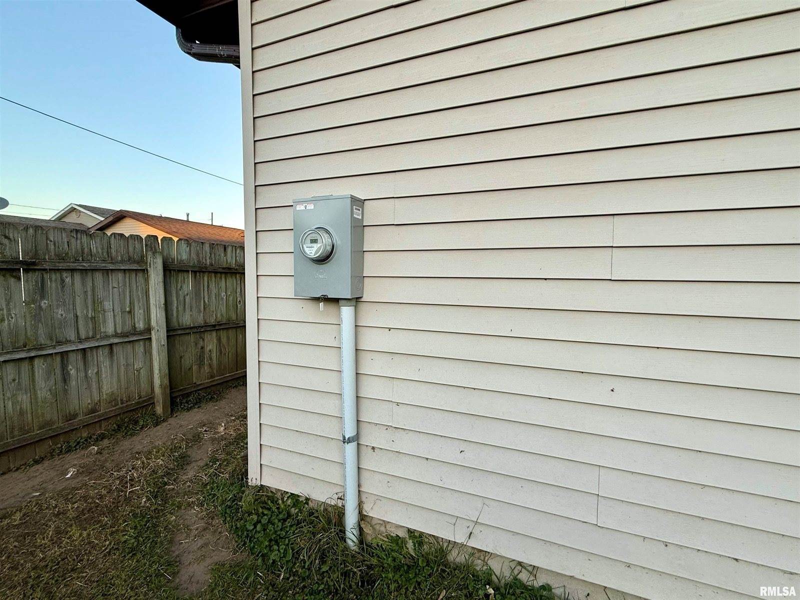 805 3RD Street, Colona, IL 61241