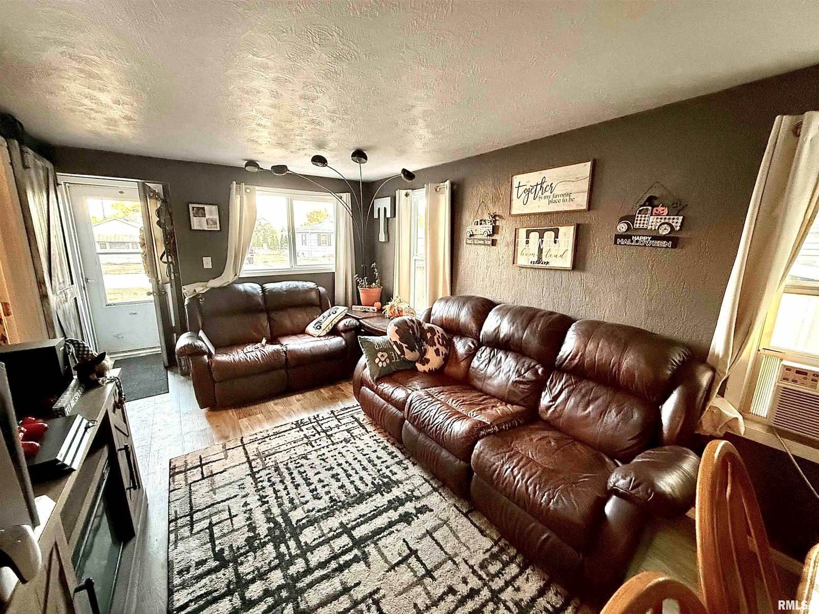 805 3RD Street, Colona, IL 61241