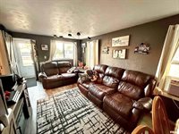 805 3RD Street, Colona, IL 61241