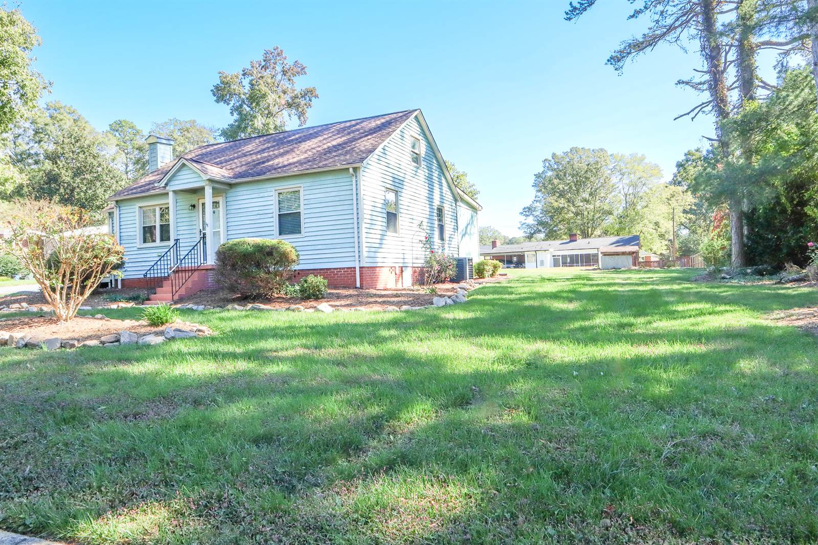 1350 8th Street NW, Hickory, NC 28601