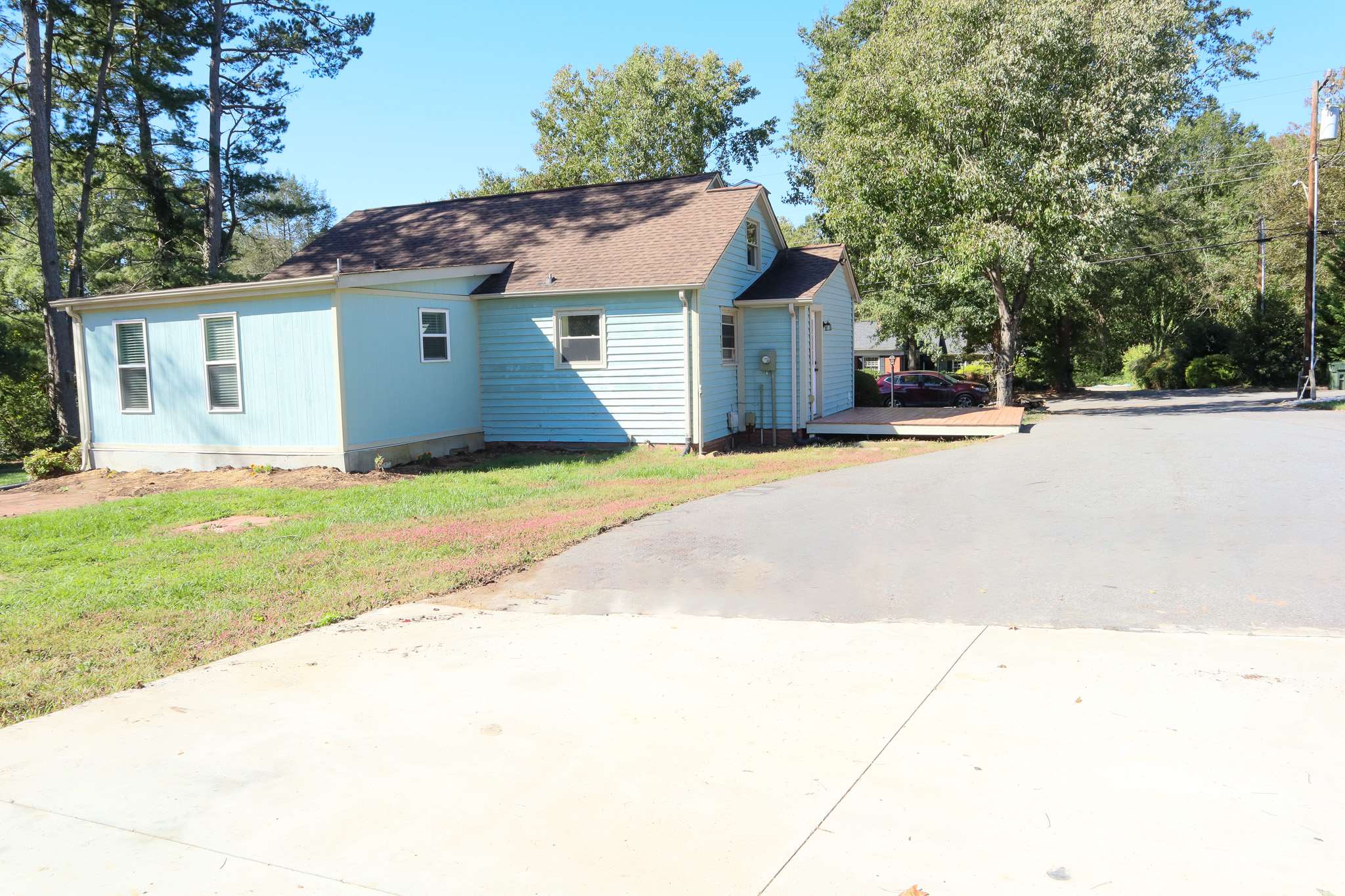 1350 8th Street NW, Hickory, NC 28601