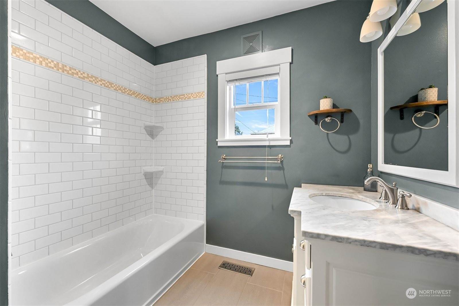 1907 F Street, Bellingham, WA 98225