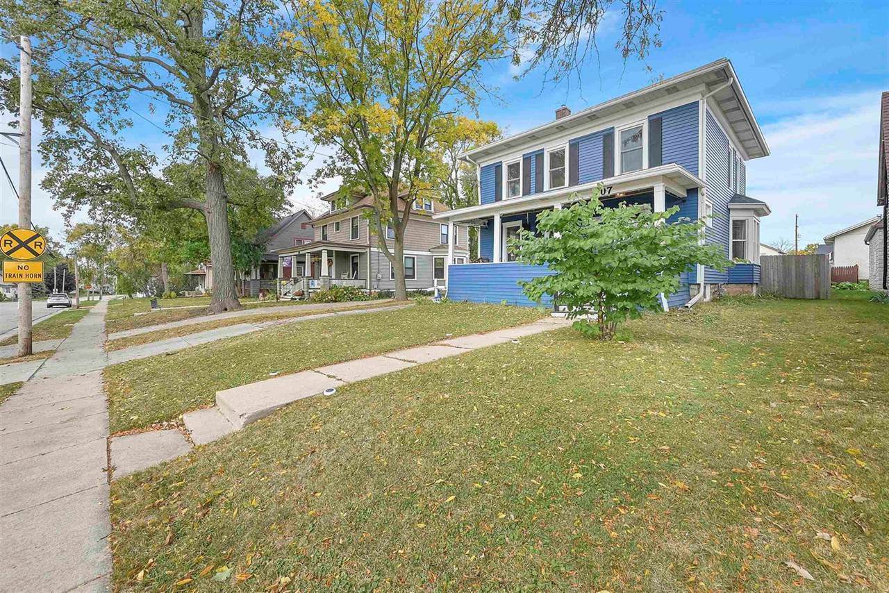 307 West North Water Street, Neenah, WI 54956