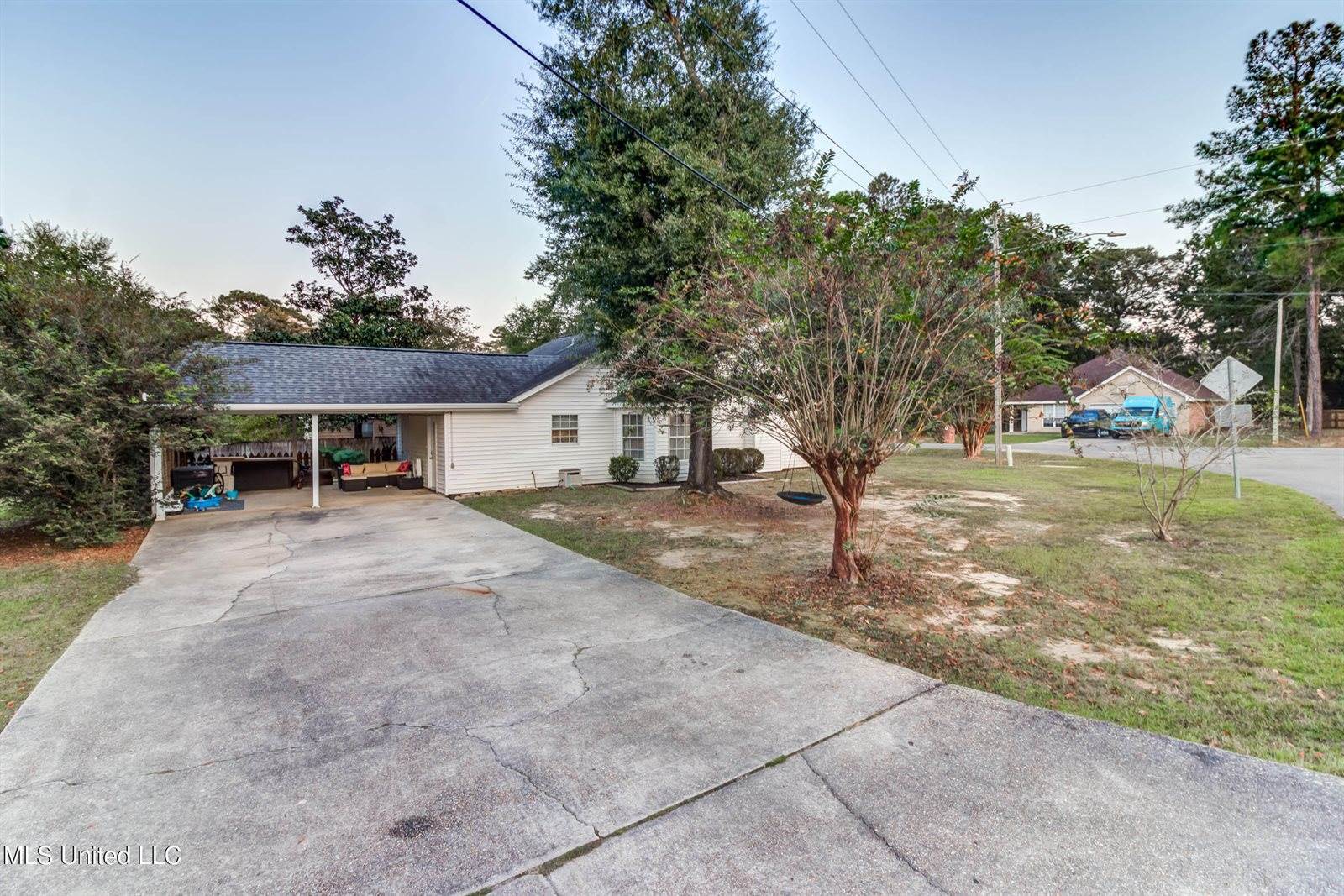 9534 Laa La Way, Diamondhead, MS 39525