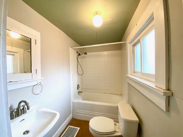 2014 N 9th St, Terre Haute, IN 47804