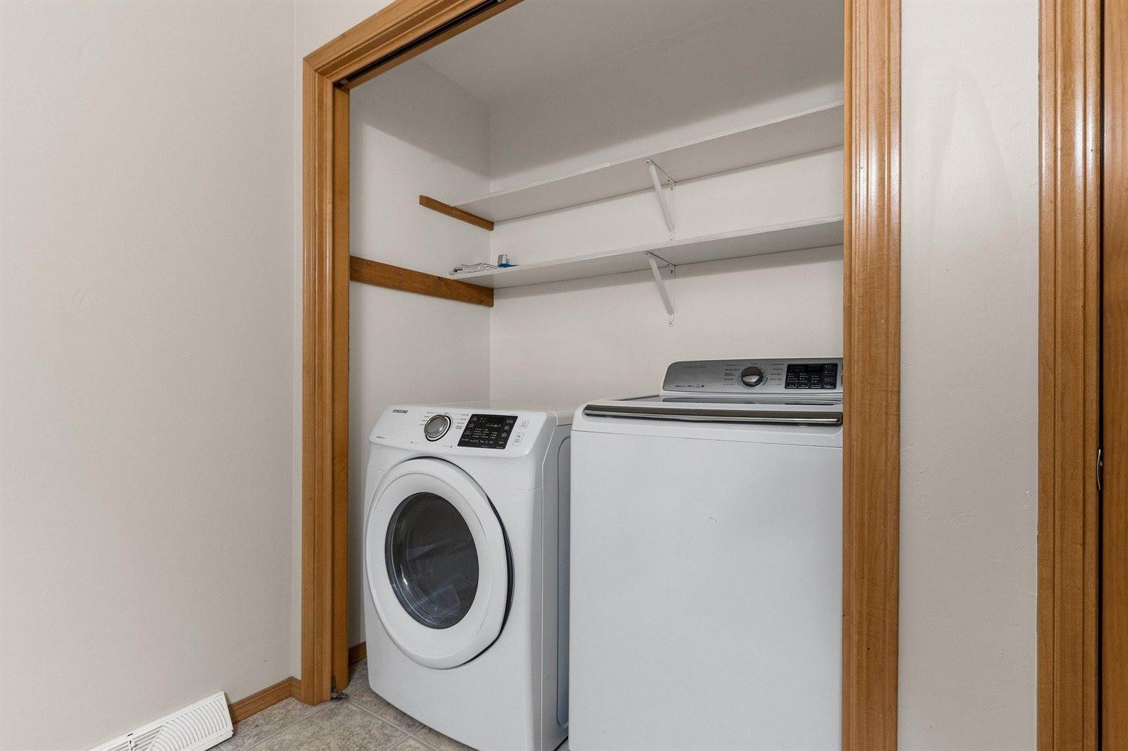 1300 Alpine Drive, #404, Green Bay, WI 54311