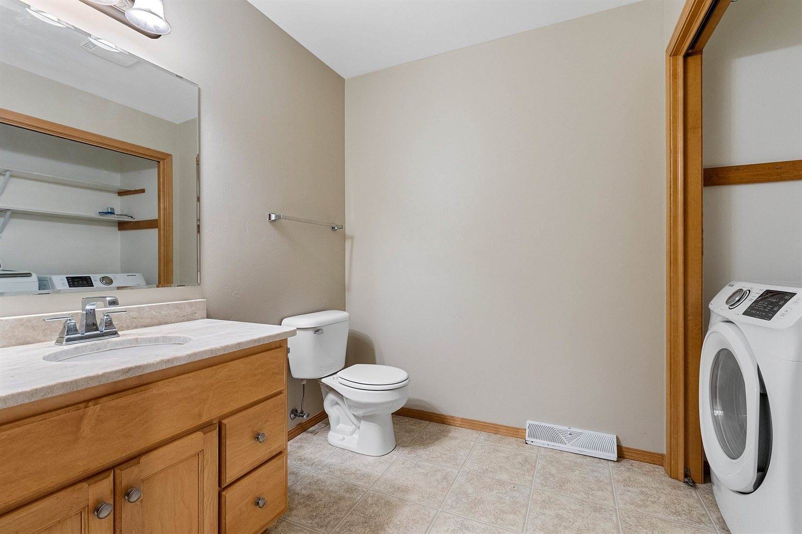 1300 Alpine Drive, #404, Green Bay, WI 54311