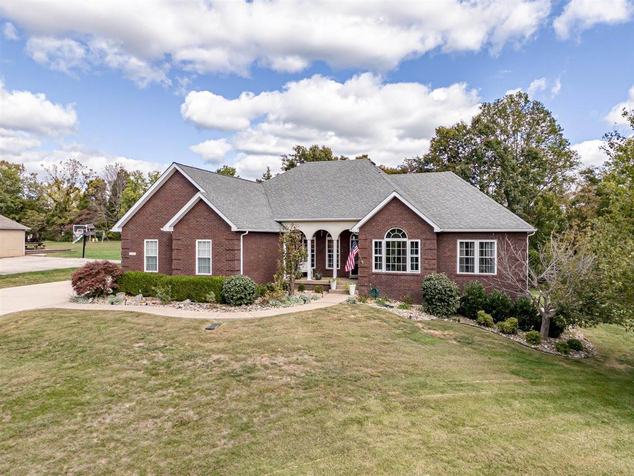 578 Deer Run Way, Elizabethtown, KY 42701