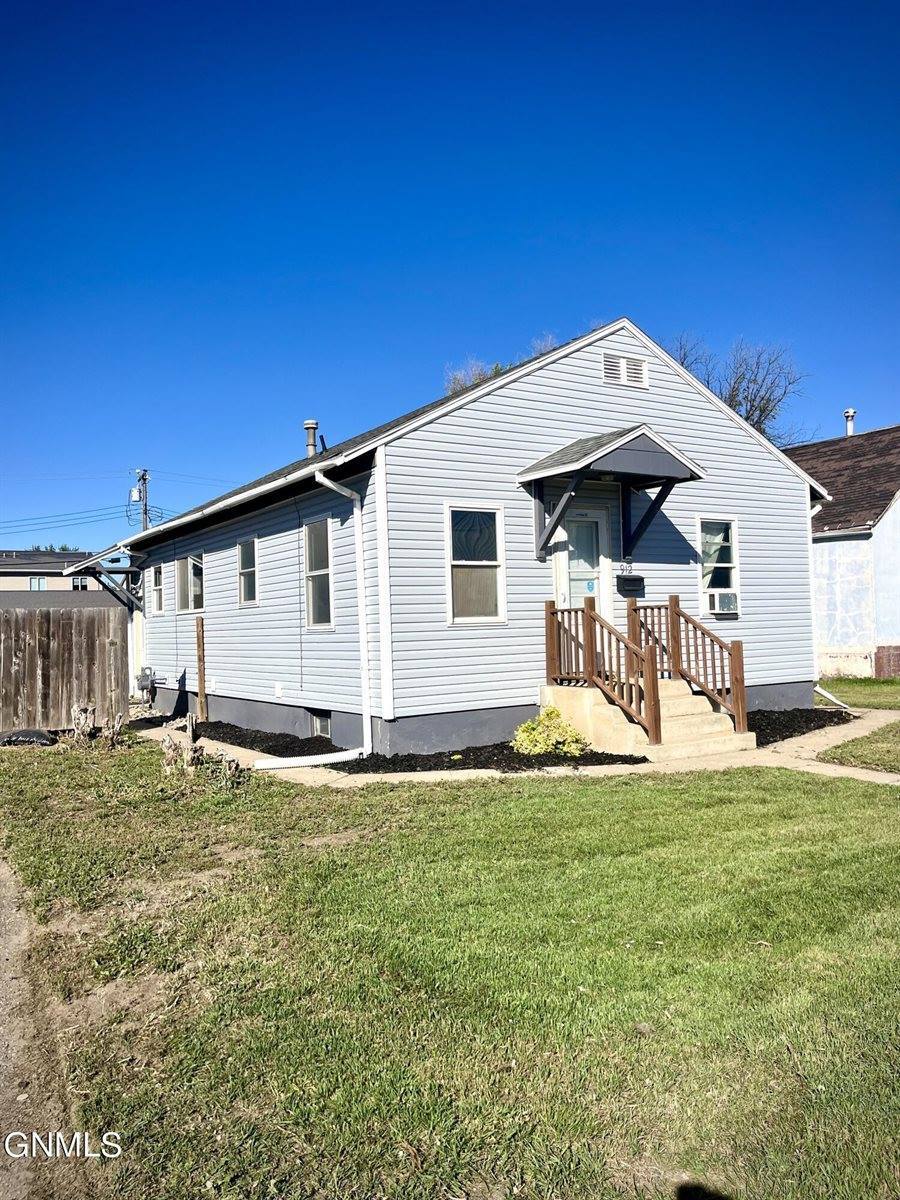 912 2nd Street West, Williston, ND 58801