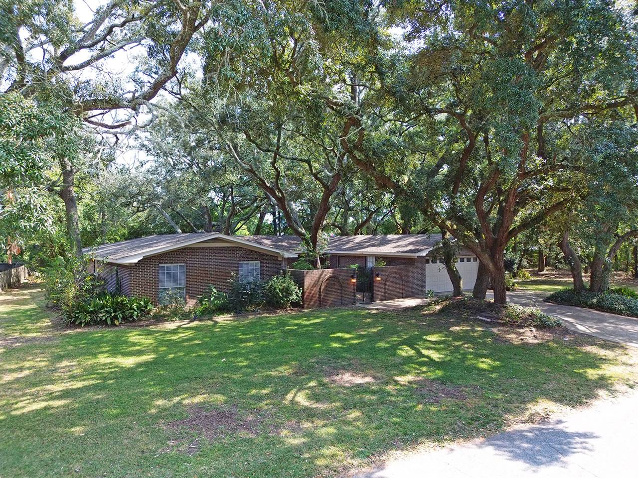 304 Fairview Dr, Biloxi, MS 39531