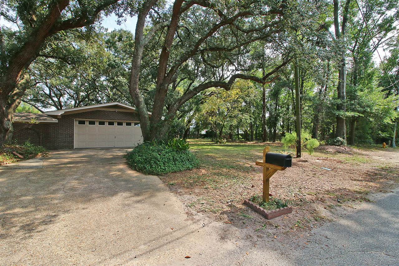 304 Fairview Dr, Biloxi, MS 39531