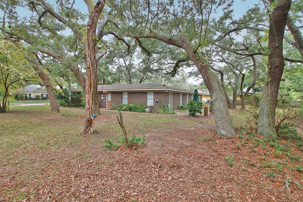 304 Fairview Dr, Biloxi, MS 39531