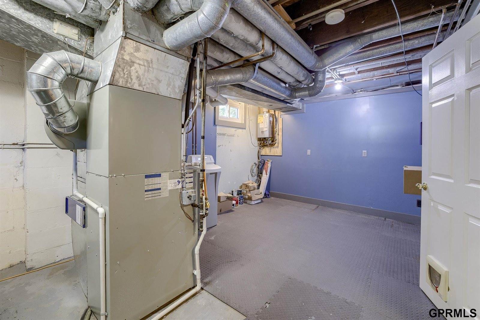 5610 Howard Street, Omaha, NE 68106