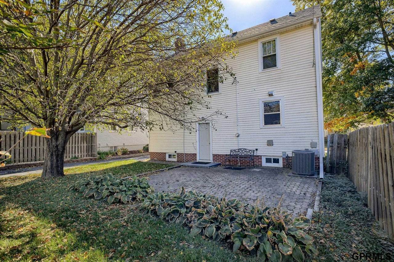 5610 Howard Street, Omaha, NE 68106