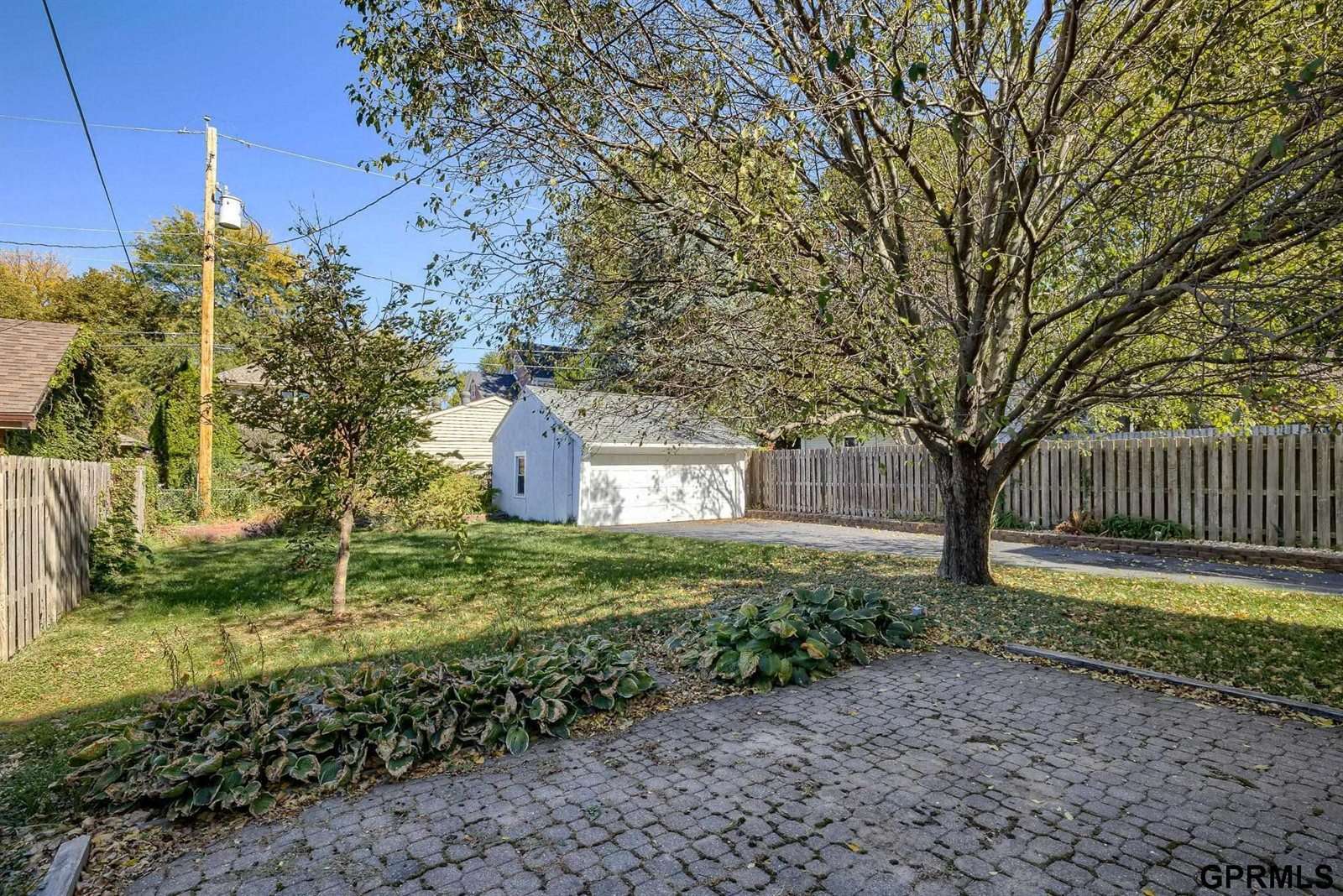 5610 Howard Street, Omaha, NE 68106