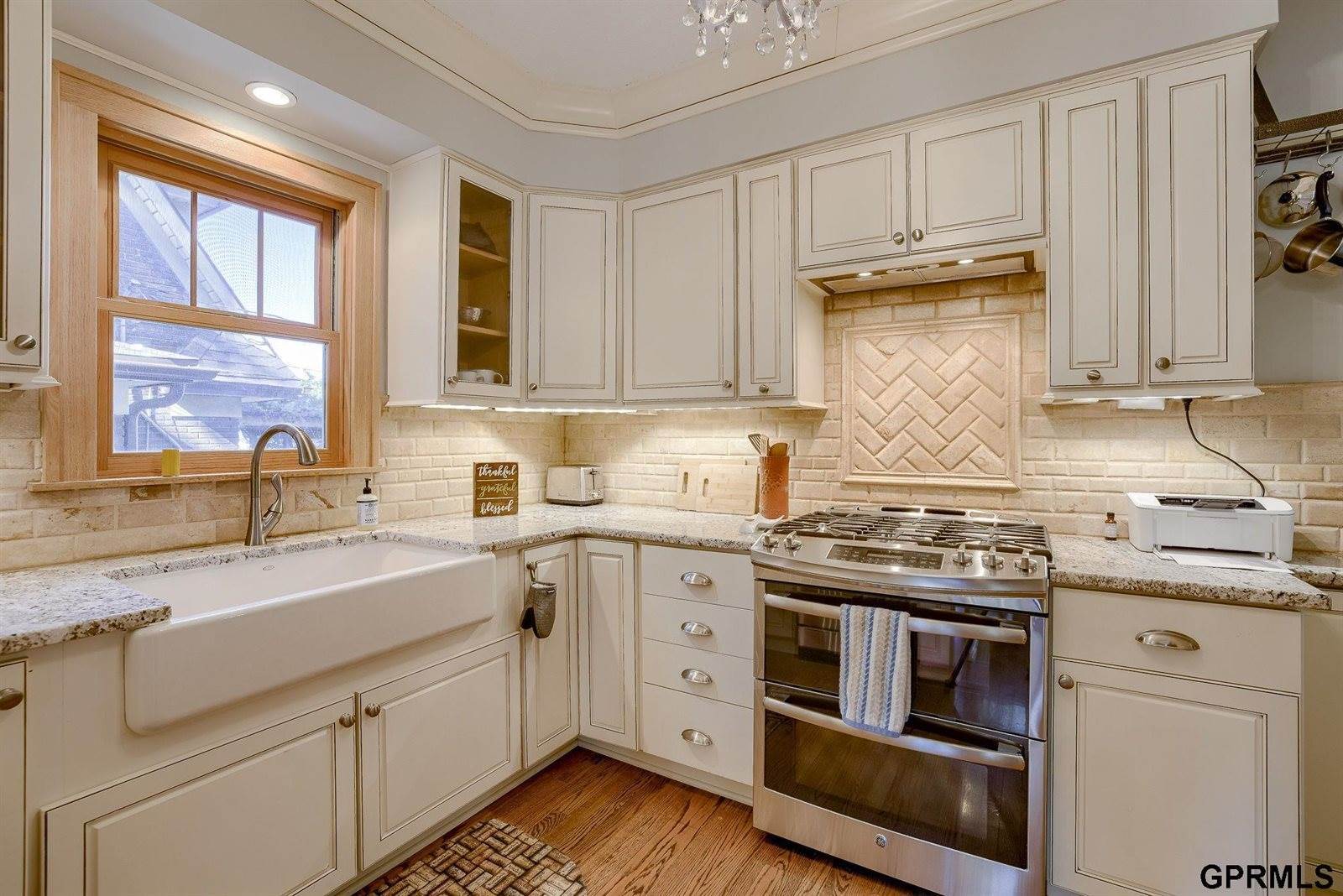 5610 Howard Street, Omaha, NE 68106