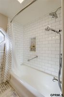 5610 Howard Street, Omaha, NE 68106