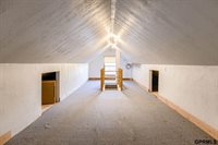 5610 Howard Street, Omaha, NE 68106