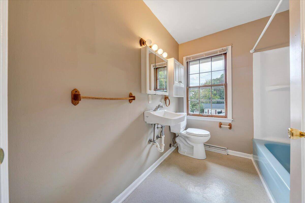 3708 Antietam Dr, Roanoke, VA 24018