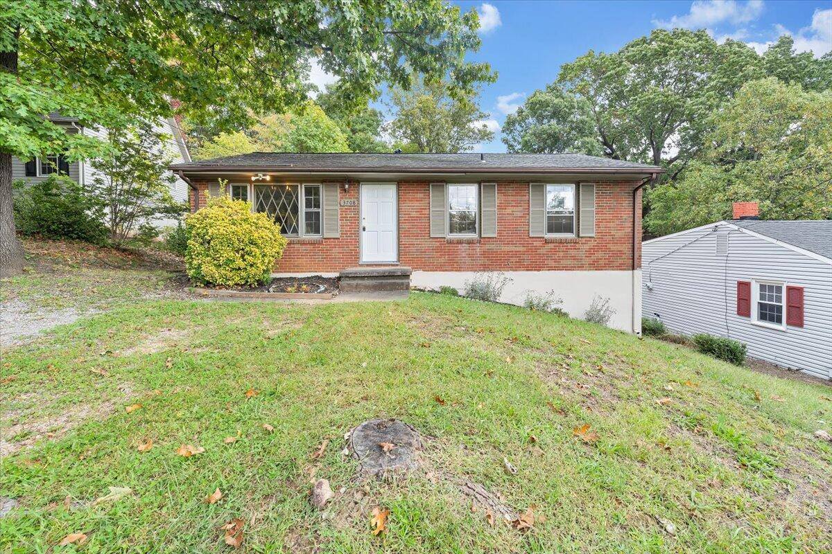 3708 Antietam Dr, Roanoke, VA 24018