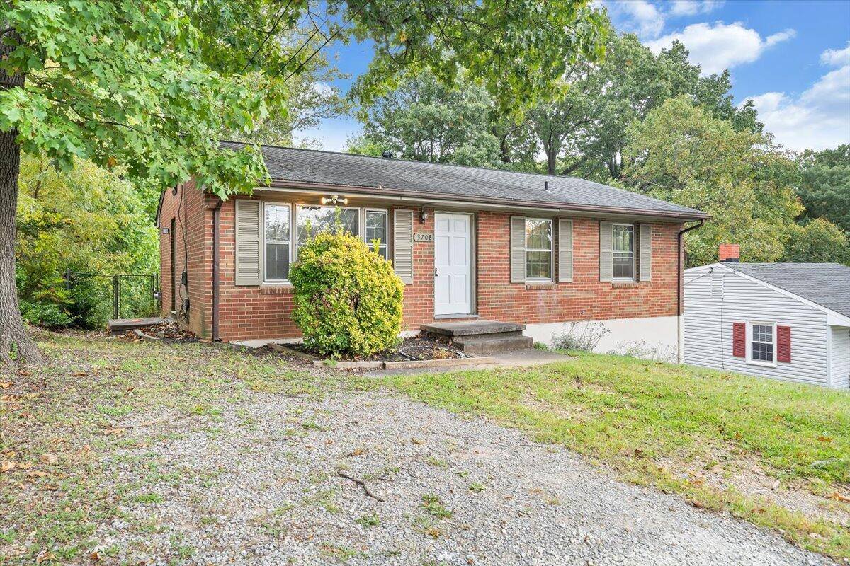 3708 Antietam Dr, Roanoke, VA 24018