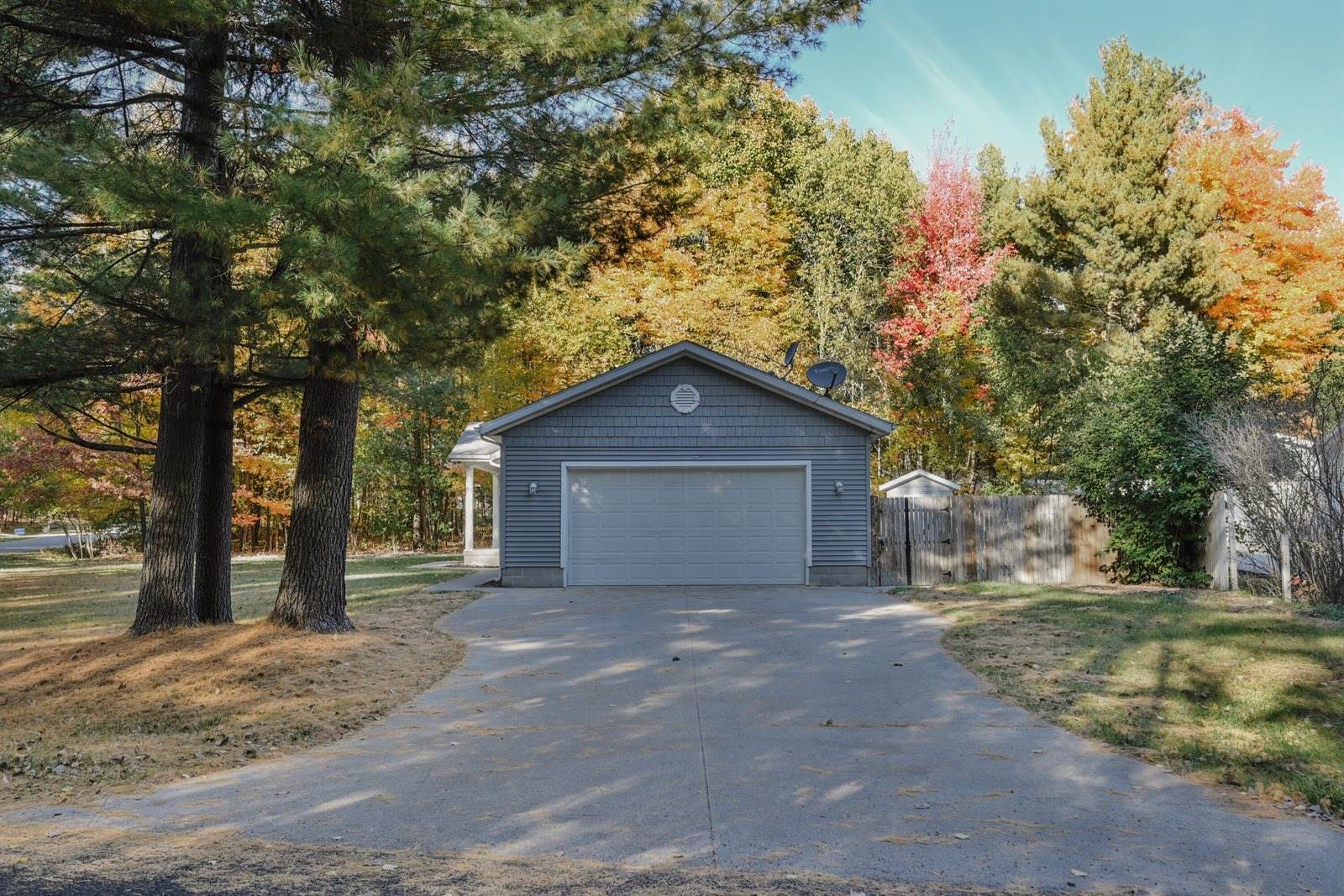 917 Goldenrod Drive, Houghton Lake, MI 48629