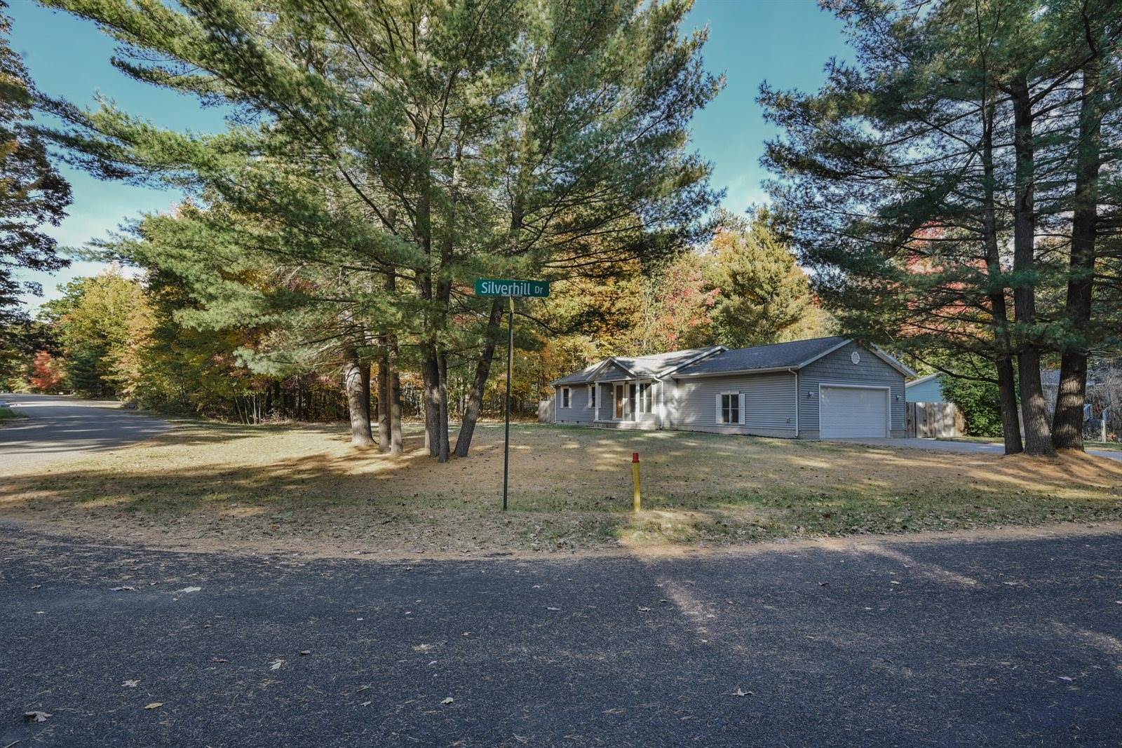 917 Goldenrod Drive, Houghton Lake, MI 48629