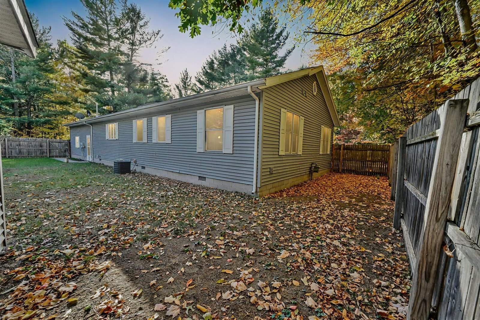 917 Goldenrod Drive, Houghton Lake, MI 48629