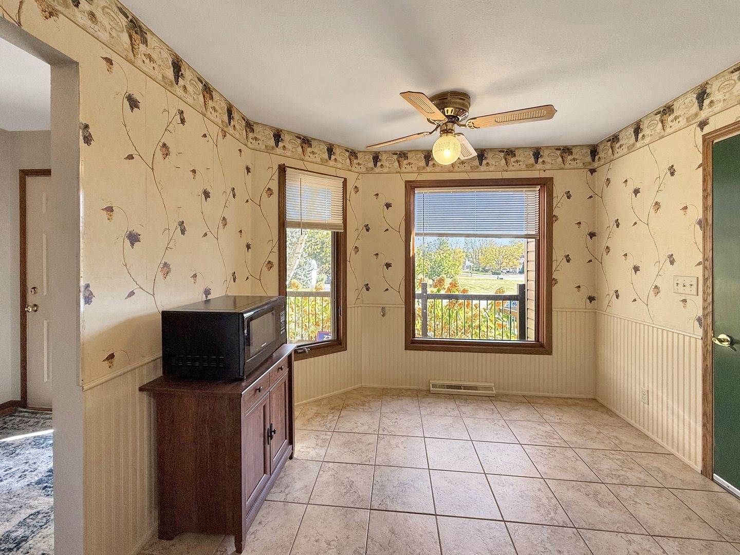 2236 Chelsea Avenue, Freeport, IL 61032