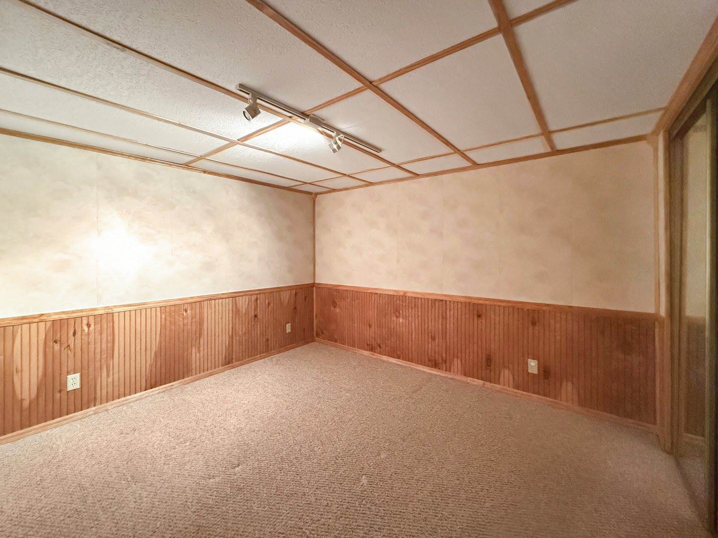 2236 Chelsea Avenue, Freeport, IL 61032