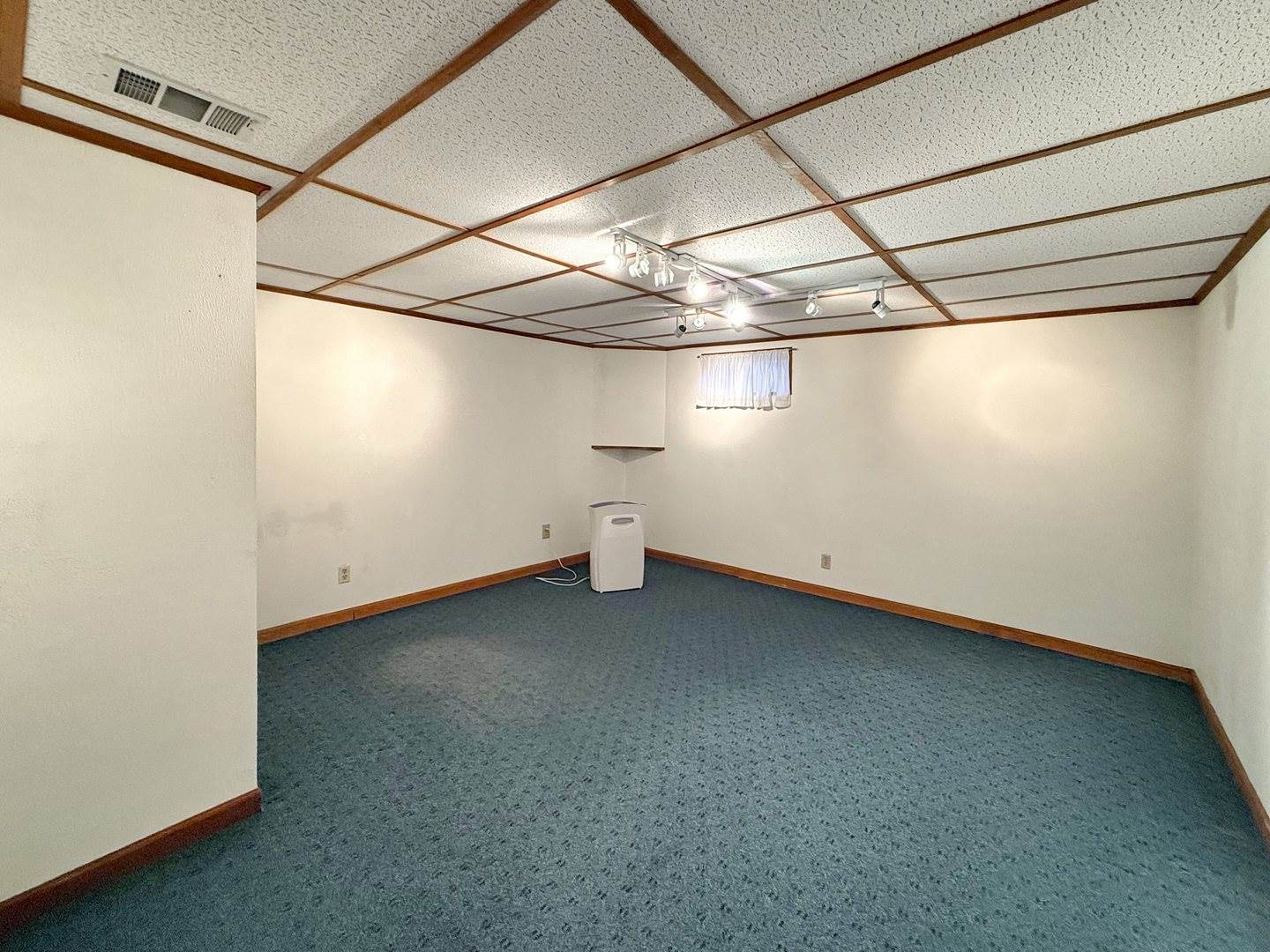 2236 Chelsea Avenue, Freeport, IL 61032