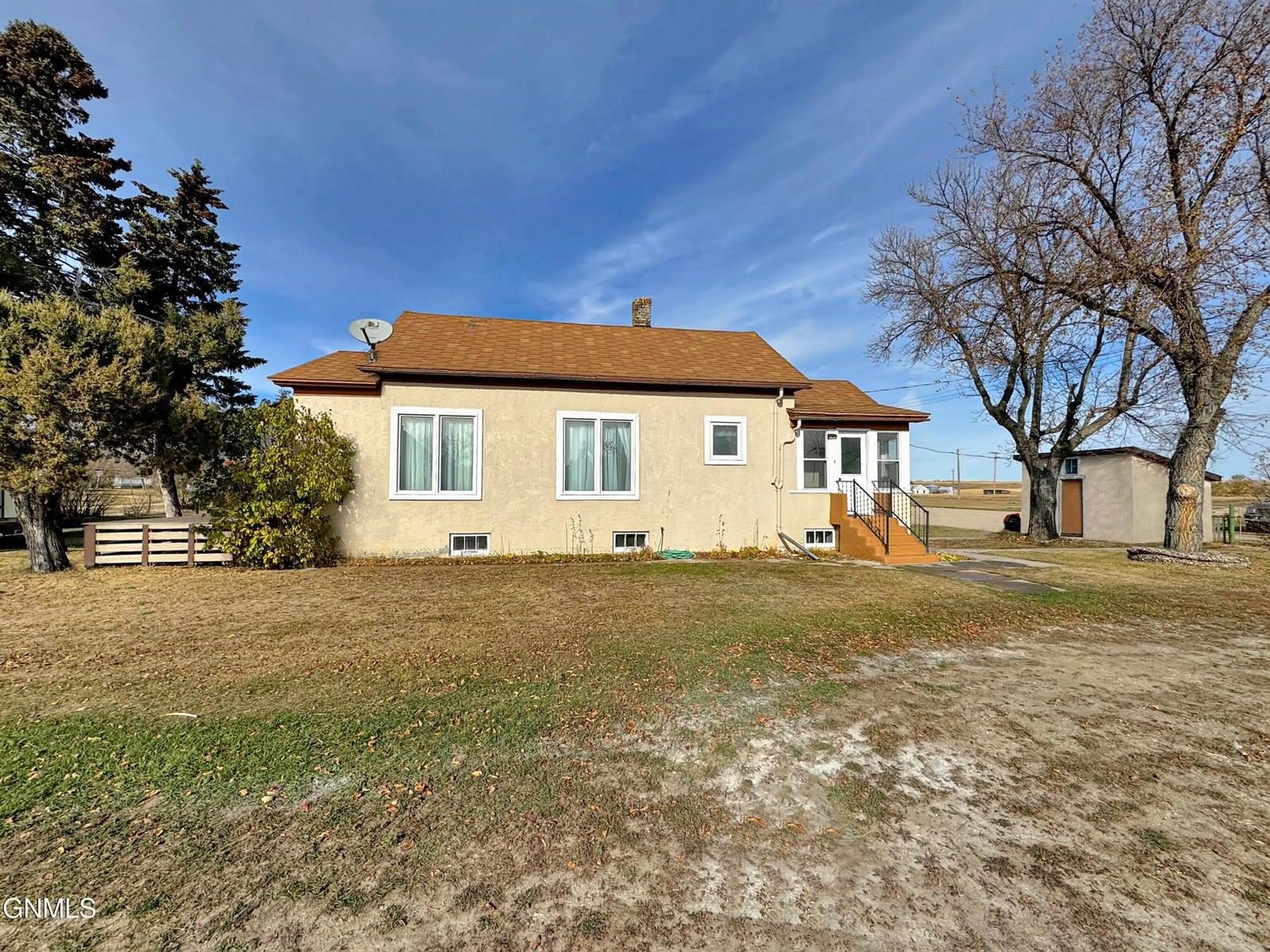 18 Garber Street, McGregor, ND 58755