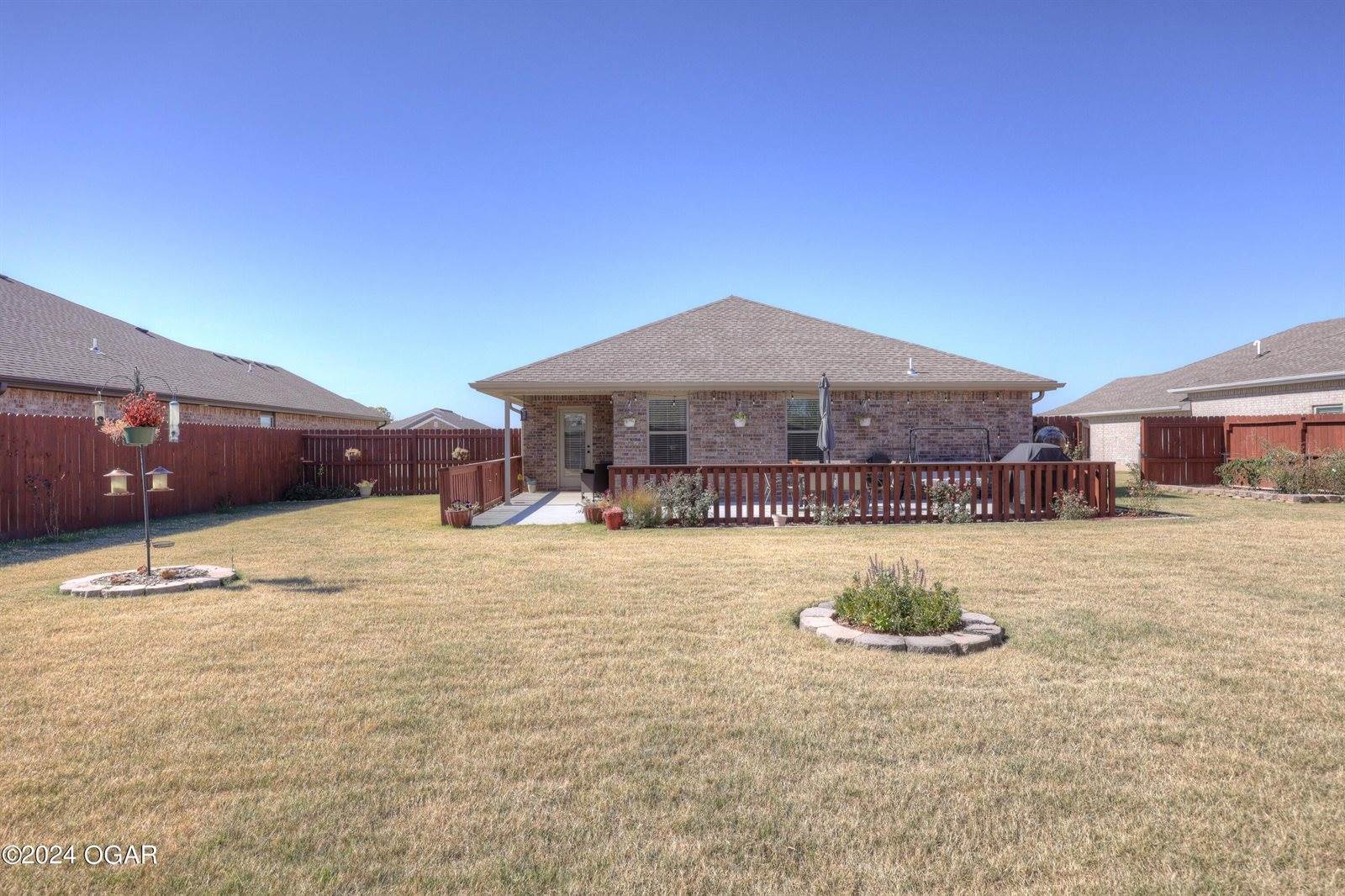 2015 Bogey Lane, Neosho, MO 64850