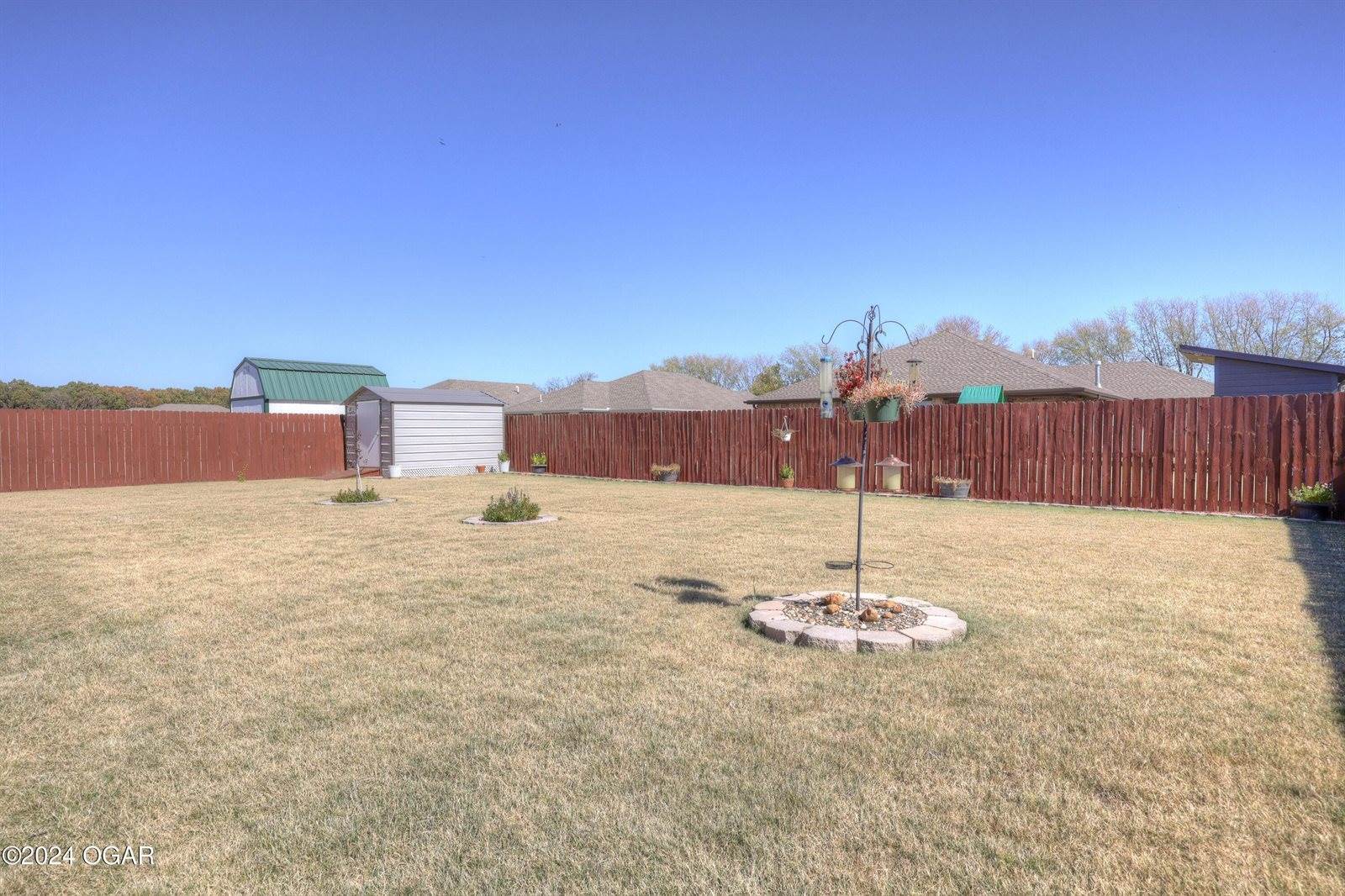 2015 Bogey Lane, Neosho, MO 64850