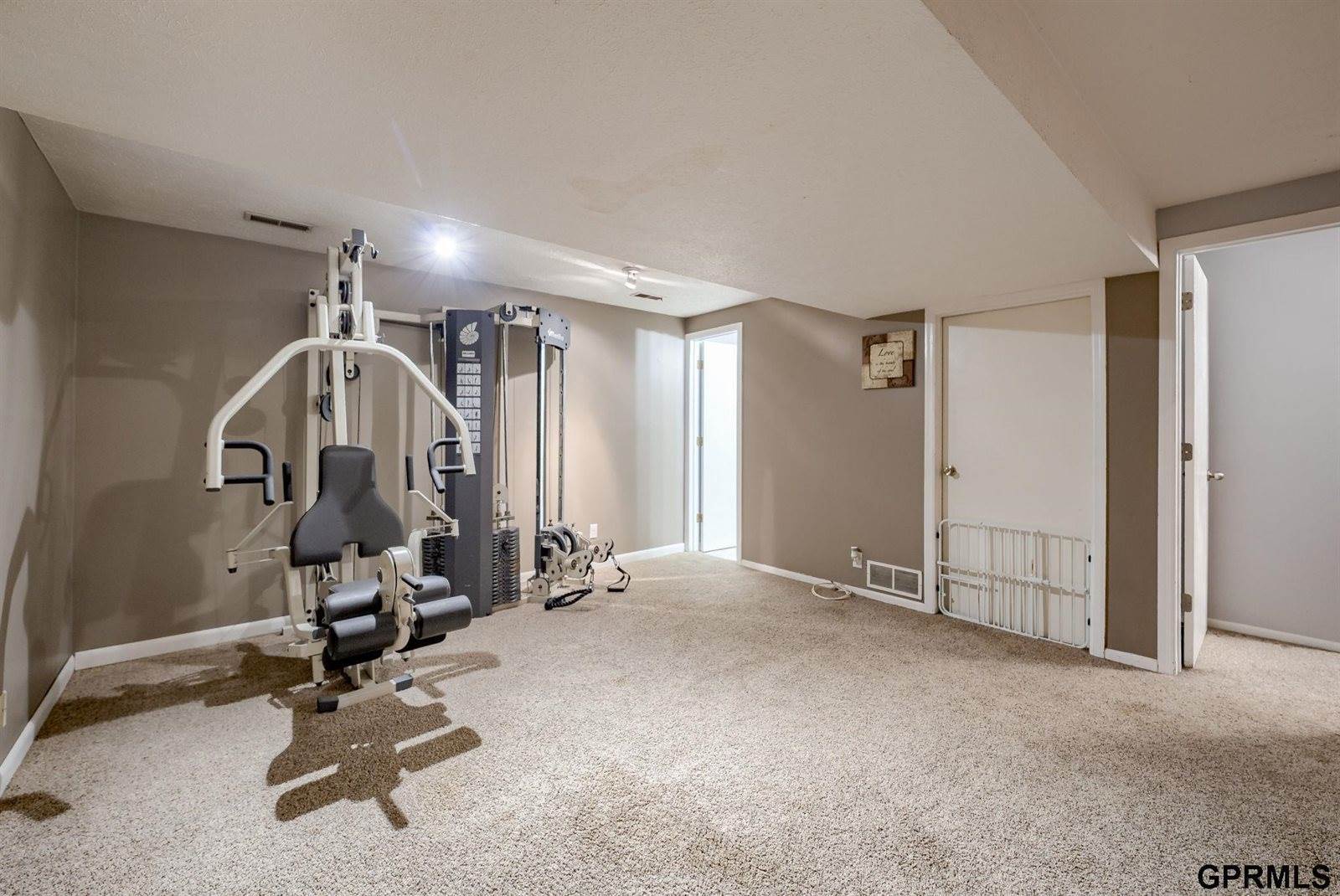 8505 South 143rd Street, Omaha, NE 68138