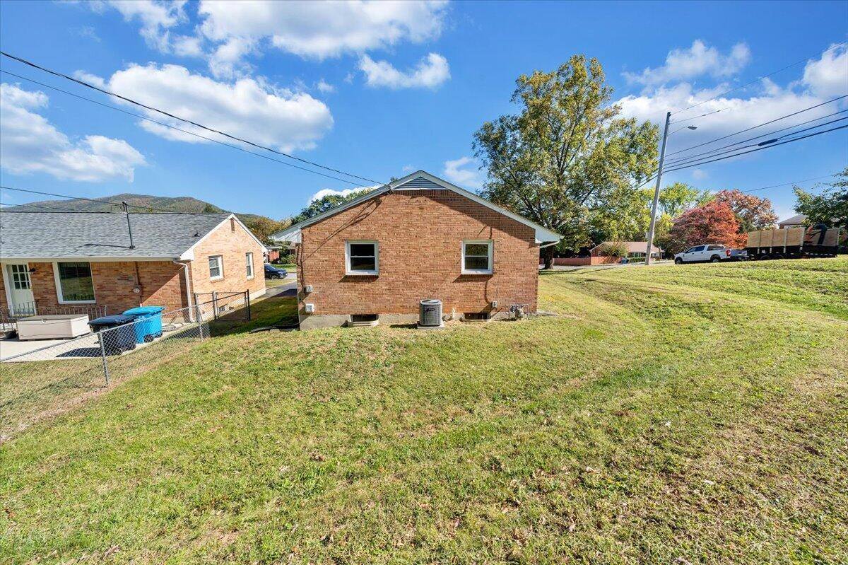 4302 Holmes St NE, Roanoke, VA 24012