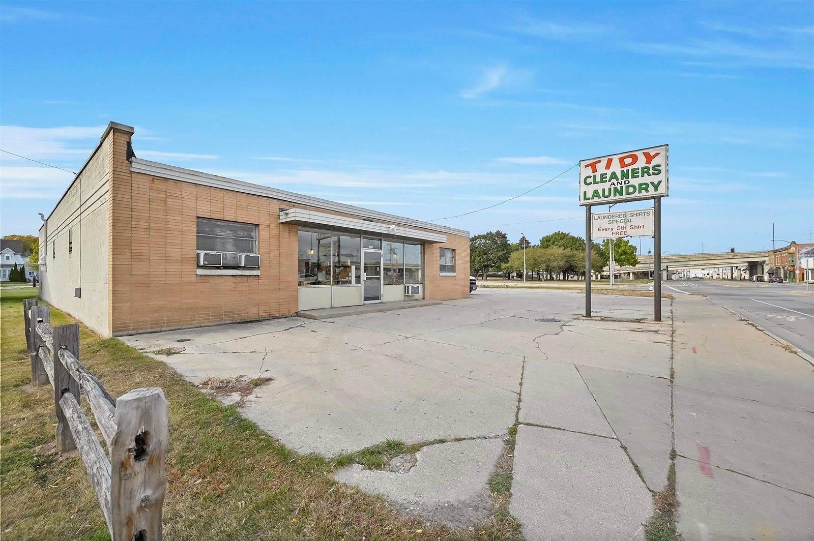 818 South Broadway, Green Bay, WI 54304