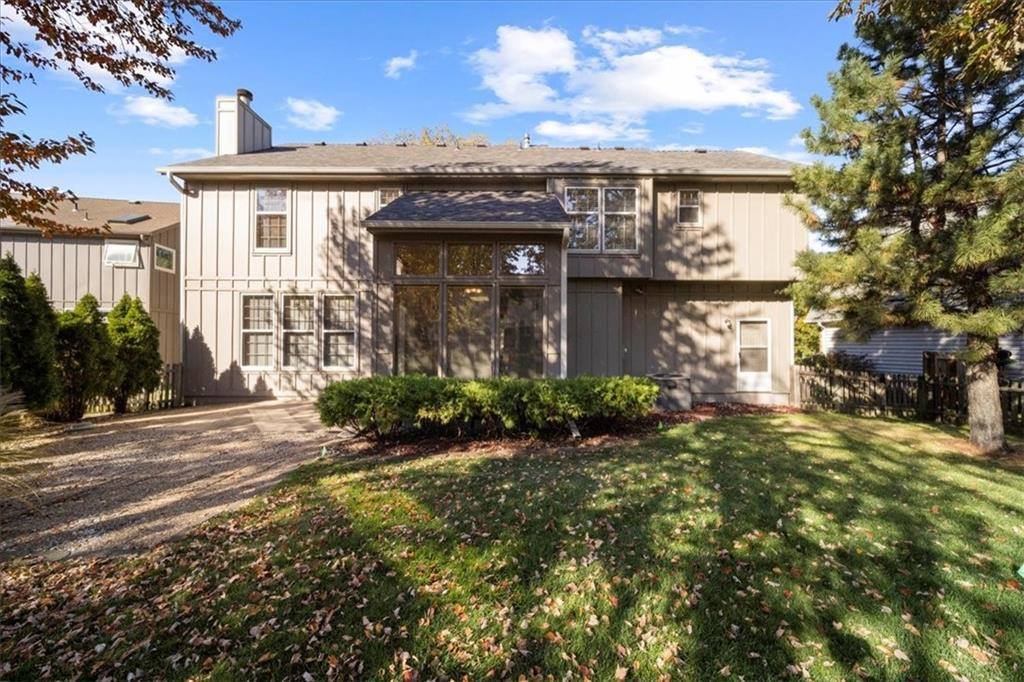 12811 Garnett Lane, Overland Park, KS 66213