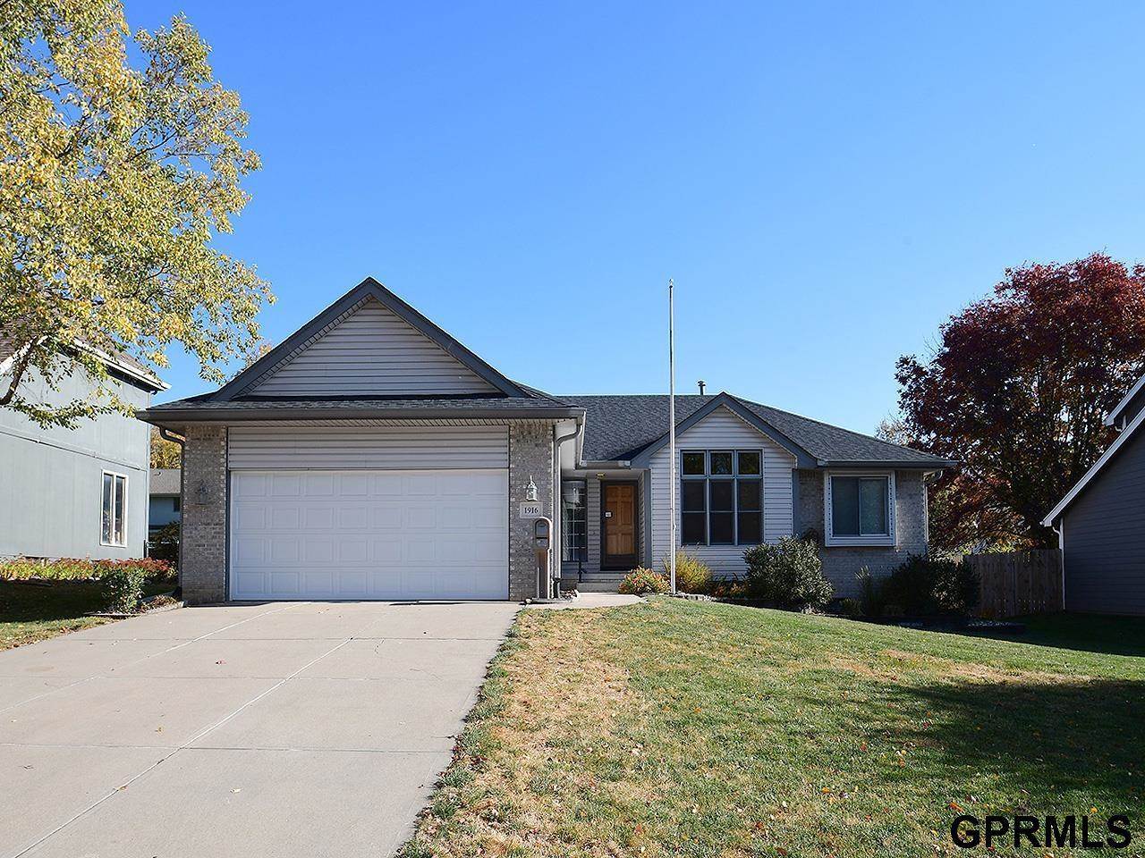 1916 Liberty Lane, Papillion, NE 68133