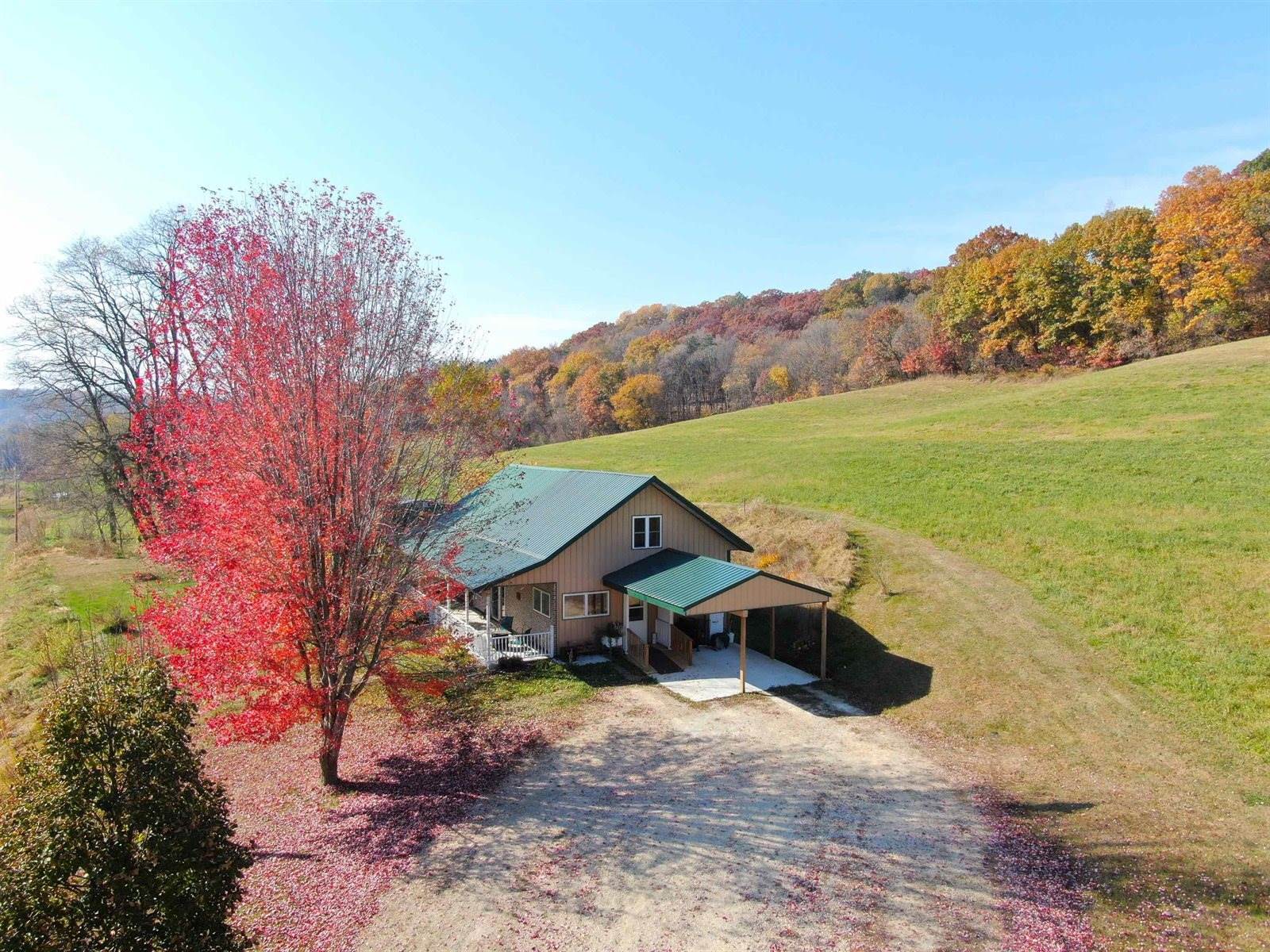 17352 Berry Hill Rd, Richland Center, WI 53581