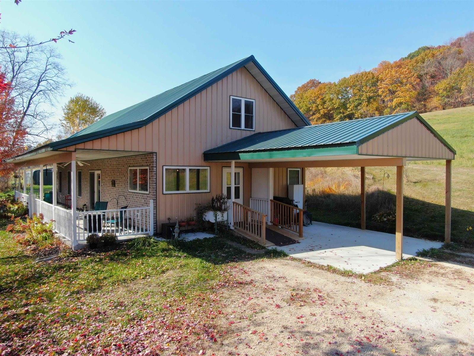 17352 Berry Hill Rd, Richland Center, WI 53581