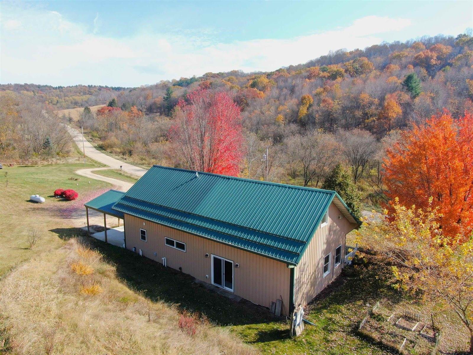 17352 Berry Hill Rd, Richland Center, WI 53581