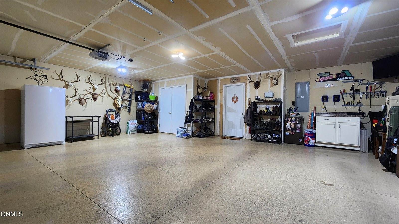 4014 South Bay Drive SE, Mandan, ND 58554