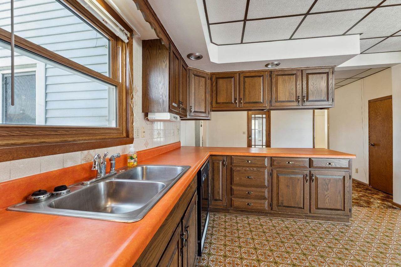 E4120 Village Road, Hillpoint, WI 53937