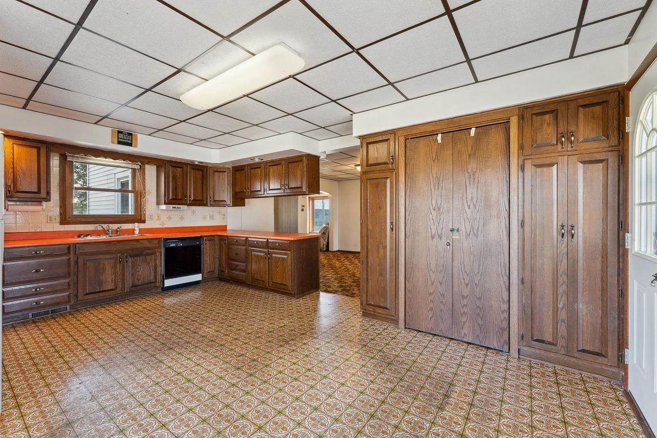 E4120 Village Road, Hillpoint, WI 53937