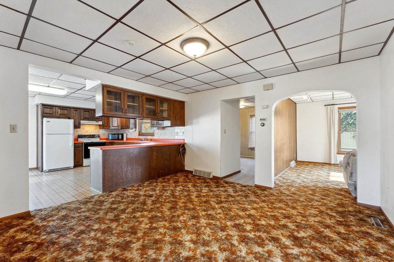 E4120 Village Road, Hillpoint, WI 53937