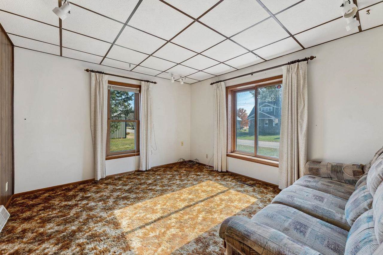 E4120 Village Road, Hillpoint, WI 53937