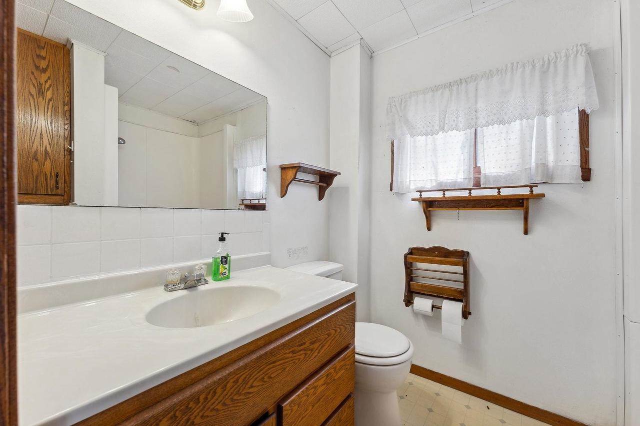 E4120 Village Road, Hillpoint, WI 53937