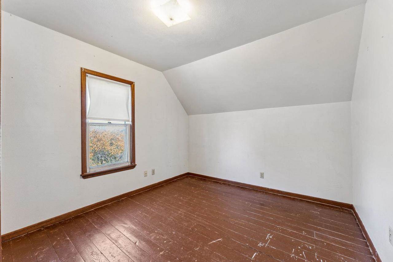 E4120 Village Road, Hillpoint, WI 53937