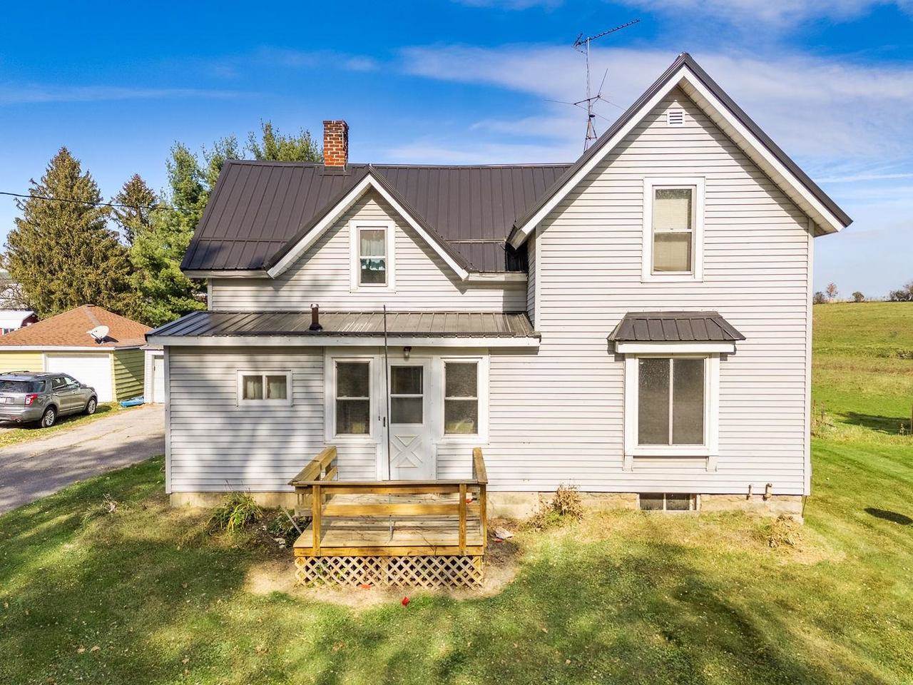 E4120 Village Road, Hillpoint, WI 53937